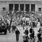 Soldaten der "Roten Armee" vor dem Ratshof Halle, Marktplatz (Foto: Albert Ammer)