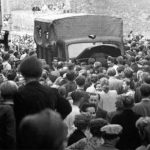 Vor der Haftanstalt II; Halle, Kleine Steinstraße (Foto: Albert Ammer)